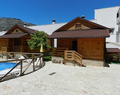 Resort/Odmaralište Cabanas de Madera El Rinconcillo (La Iruela, Španjolska)