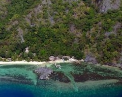 Sangat Island Dive Resort (Coron, Philippines)