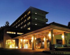 Ryokan Yukai Resort Premium Seiunkaku (Awara, Japan)