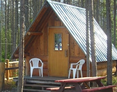 Resort Blue River Cabins & Campgrounds (Blue River, Canada)