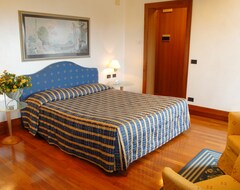 Khách sạn Hotel Luna (Fontanafredda, Ý)