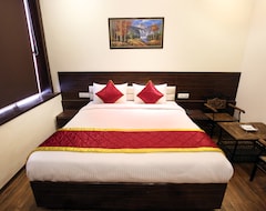 Hotel Royal Woods (Chandigarh, India)