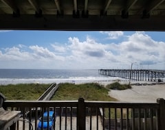 Khách sạn Salty Air Retreat - Oceanfront 3 Br Condo W/ Garage! (Carolina Beach, Hoa Kỳ)