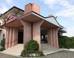 Otel Al Grappolo D'Oro (Montebelluna, İtalya)