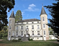 Hotel Château Les Vallées (Tournon-Saint-Pierre, France)