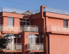 Khách sạn Kovachev Plaza (Sveti Vlas, Bun-ga-ri)