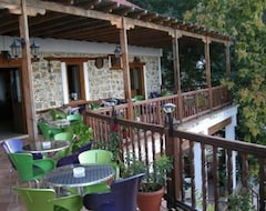 Khách sạn Two Flowers (Pedhoulas, Síp)