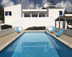 Cijela kuća/apartman Beautiful villa with private pool, bbq, wifi, 10 min from the sea and golf courses Algarve (Alcantarilha, Portugal)