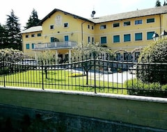 Otel La Pina (Rezzato, İtalya)