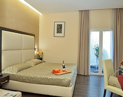 Catone District Hotel (Rome, Italy)
