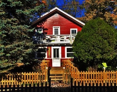 Hotel Cutest Cottage Near Beach! 127 Summers Old! Walk Everywhere! (Grand Haven, USA)