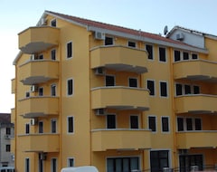 Căn hộ có phục vụ Apartmani Alexandra (Budva, Montenegro)