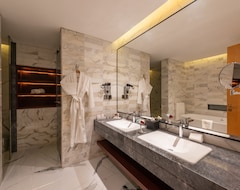 Hotelli Ramada Hotel & Suites by Wyndham Al Qassim (Buraida, Saudi Arabia)