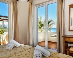 Khách sạn Panos Beach Hotel (Platanias Chania, Hy Lạp)