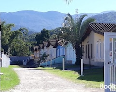 Khách sạn Condominio Brisa da Praia - Casas com 2 dormitorios, churrasqueira privativa e 3 vagas de garagem (Ubatuba, Brazil)