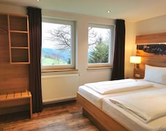Khách sạn Ferienwohnung 3 - Hotel & Chalets Herrihof (Todtnau, Đức)