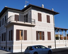 Tüm Ev/Apart Daire Beautiful House In Villa Liberty (Marina di Pisa, İtalya)