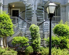 Otel Just Minutes To The Beach, And Pier/Village. 4 Bedroom 3.5 Bath Townhouse. (St. Simons, ABD)