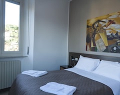 Hotel Appartamenti Viale Mezzetti (Foligno, Italy)