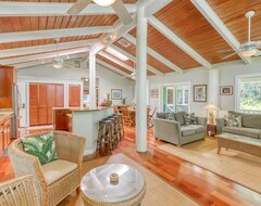 Hele huset/lejligheden New Listing! Oceanfront House W/ Ocean & Mountain Views - Walk To The Beach! (Hanalei, USA)