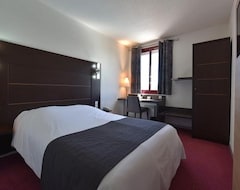 Hotel Sous Les Pins (Étoile-sur-Rhône, France)
