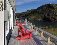 Toàn bộ căn nhà/căn hộ Very Best View In The City, Cottage With Wrap-around Deck, Right On The Narrows. (St. John's, Canada)