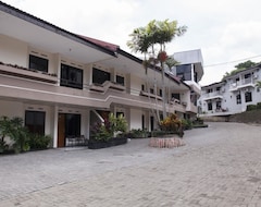Hotel RedDoorz Plus near Songgoriti Temple (Malang, Indonesia)