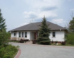 Otel Pod Modrzewiami (Nowy Tomysl, Polonya)