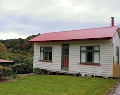 Entire House / Apartment Unique Cottage Close To The Town Centre. (Stewart Island / Rakiura, New Zealand)