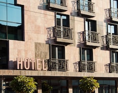 Khách sạn Budapest Hotel (Sofia, Bun-ga-ri)