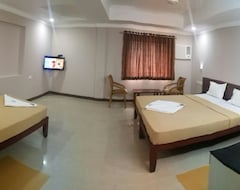 Hotel Kalluvalappil Holiday Inn (Kasaragod Town, India)