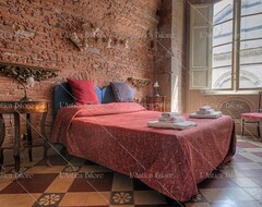 Bed & Breakfast L'antica Bifore (Lucca, Ý)
