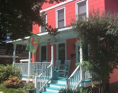 Entire House / Apartment Kenmar Cottage By The Bay - Your Home Away From Home! (Cape Charles, USA)