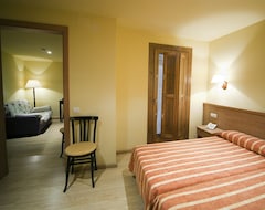 Hotel Ripoll (San Hilario Sacalm, İspanya)