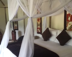 Entire House / Apartment Crater Safari Lodge (Kabarole, Uganda)