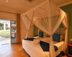 Khách sạn Phezulu Guest Lodge (Victoria Falls, Zimbabwe)