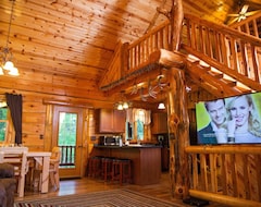 Toàn bộ căn nhà/căn hộ Secluded 10 Acre Family Friendly Cabin 5 Minutes From Mississippi River! (Lansing, Hoa Kỳ)