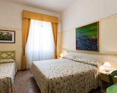 Khách sạn Hotel Residenza D'Epoca Club I Pini (Lido di Camaiore, Ý)