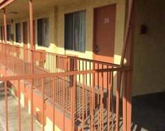 Nhà trọ Economy Inn (San Bernardino, Hoa Kỳ)