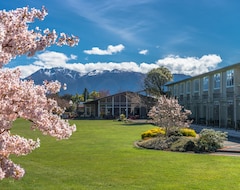 Distinction Te Anau Hotel & Villas (Te Anau, New Zealand)