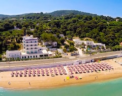 Khách sạn Hotel Riviera (Rodi Garganico, Ý)