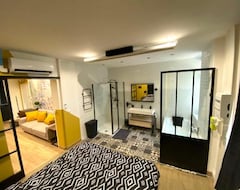 Entire House / Apartment Capsule Premium Valenciennes (Valenciennes, France)