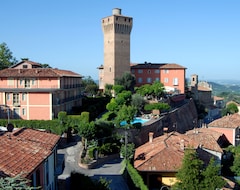 Khách sạn Castello di Santa Vittoria (Santa Vittoria d'Alba, Ý)