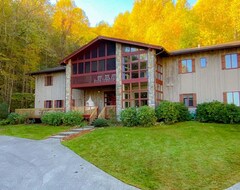 Toàn bộ căn nhà/căn hộ The Hive - A Rustic Farmhouse Style Lodge (Whittier, Hoa Kỳ)