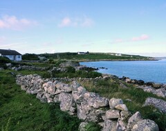 Cijela kuća/apartman Right On The Sea Front Bright Bungalow With Garden (Roundstone, Irska)