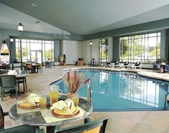 Koko talo/asunto Comfort Suites Lake Country (Pewaukee, Amerikan Yhdysvallat)