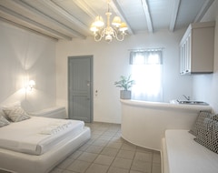 Khách sạn Onar Hotel & Suites Tinos (Tinos - Chora, Hy Lạp)