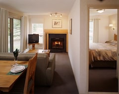 Toàn bộ căn nhà/căn hộ Rustic Budget Banff Condo With Fireplace Access To 2 Hot Tubs! (Banff, Canada)