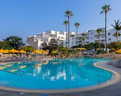 Khách sạn Mayfair Gardens (Paphos, Síp)