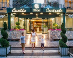 Khách sạn Hotel Curtis Centrale (Alassio, Ý)